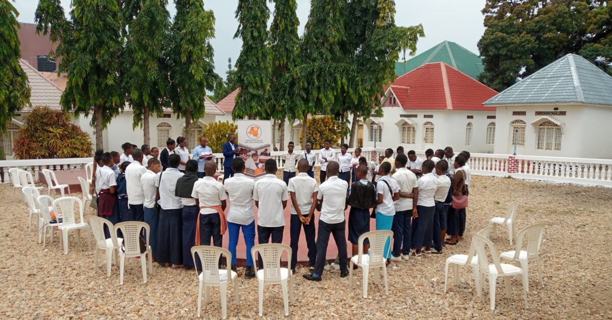 We unite school-aged children to fix our failing education system.